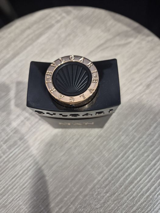 Se vinde : Bvlgari Man In Black Eau de Parfum apa parfum aprox 90ml