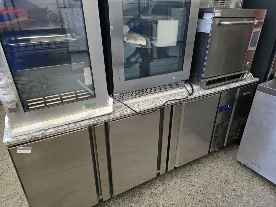 Хладилна маса  3врати,с гранит 2700лв