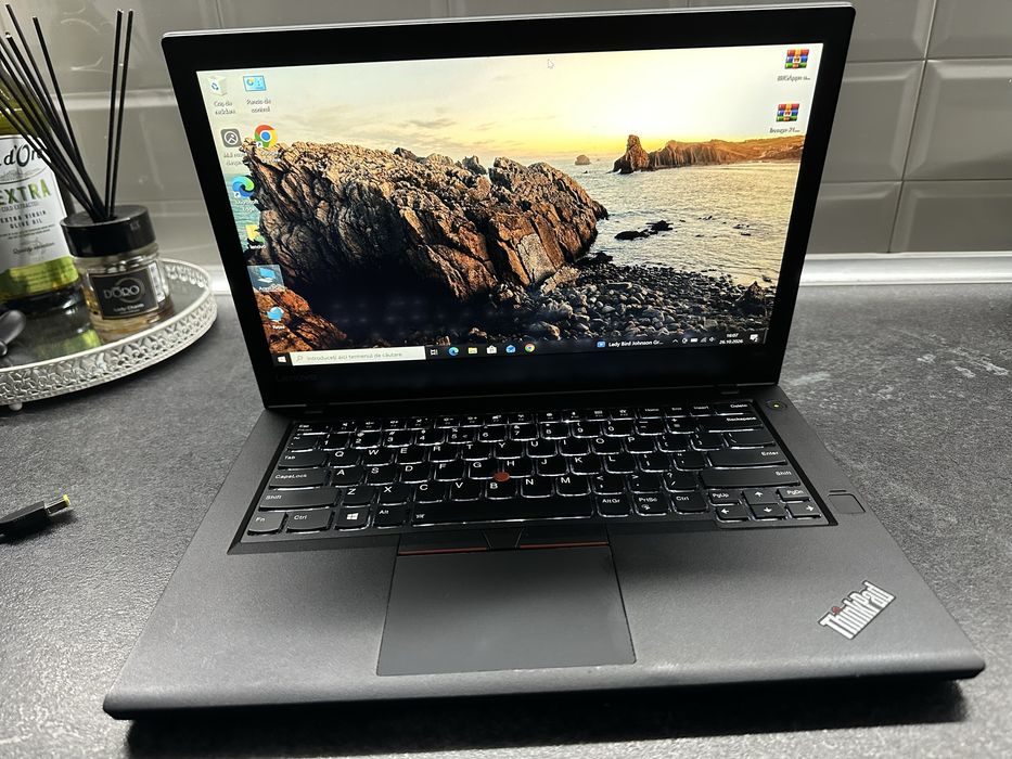 Laptop lenovo full !  Doua bateri, sim internet, tastura luminata, full hd ips