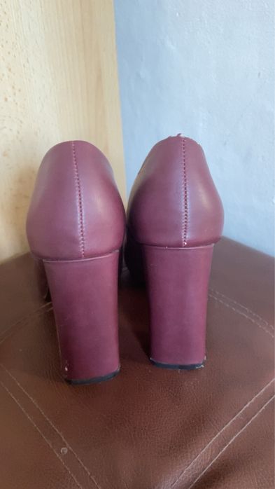 Pantofi cu toc gros