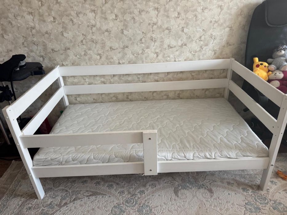 Детская кровать, почти новая