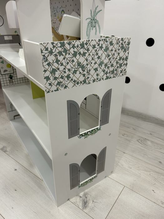 Дървена къща за кукли