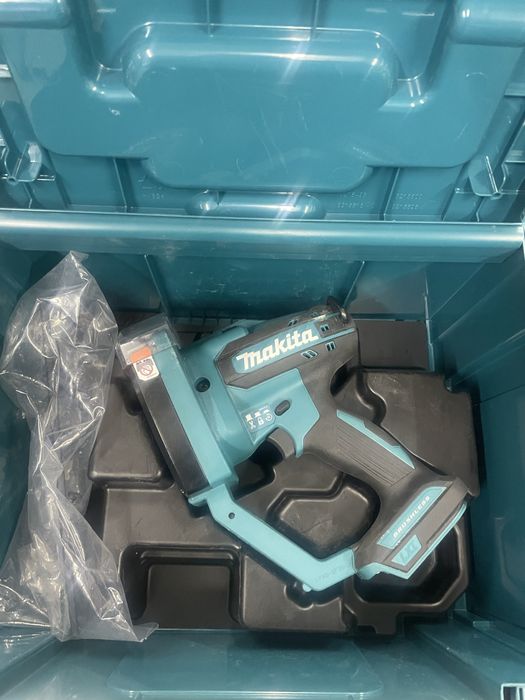 Акумолаторна машина за рязане на шпилки makita dsc102zj 18v