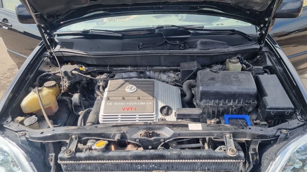 Продаю машину Lexus
