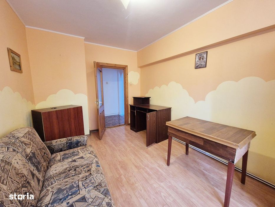 Apartament cu 3 camere, etaj 1, decomandat, zona 1 Mai