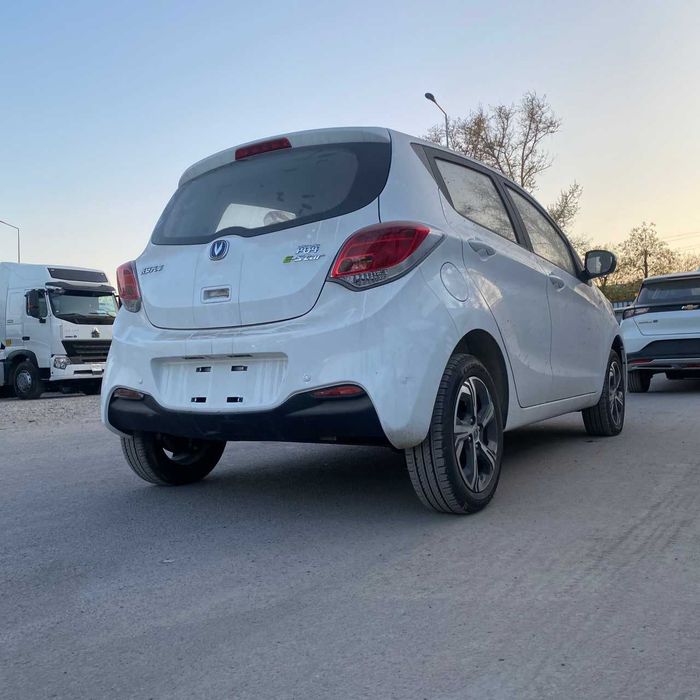 Changan BEN BEN $12700 avtosalonda