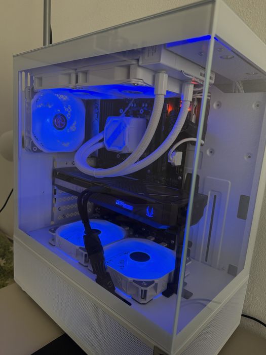 Комплект Монитор Мощен Геймърски компютър RTX5070+Ryzen 7 7800x3D