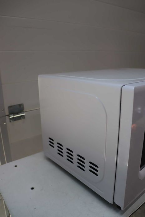 Микровълнова фурна Comfee, 20L, 700W бяла