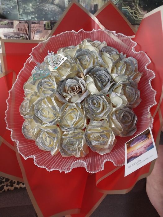 Букеты денежные и атластнве розы