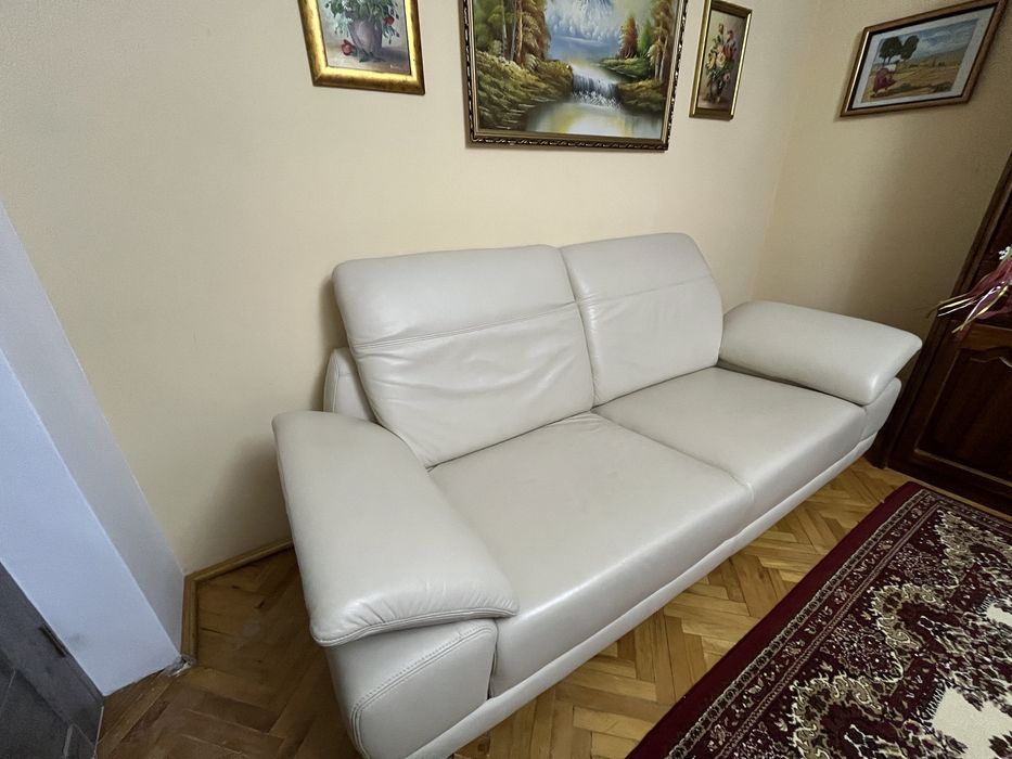 Canapea din piele naturala
