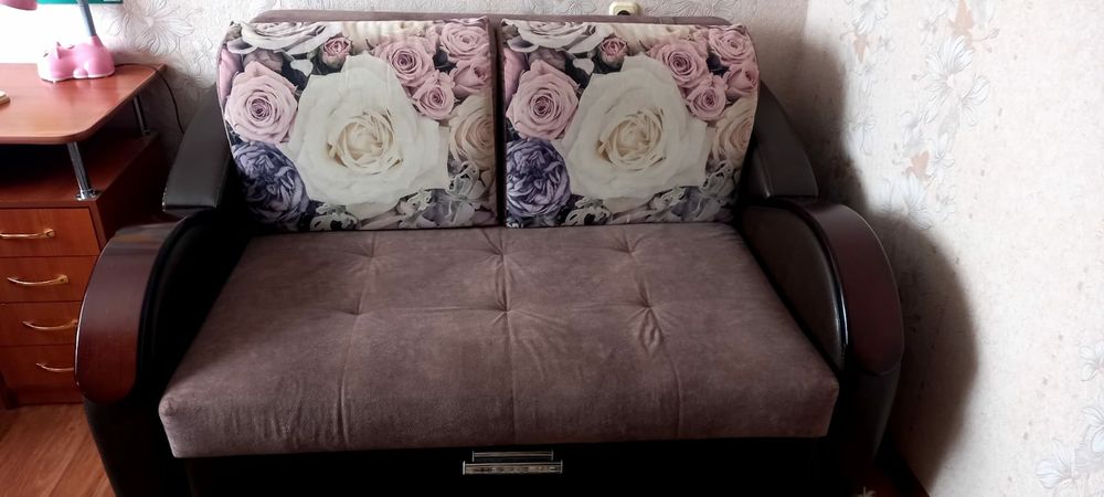 Продам диван-кровать и стол