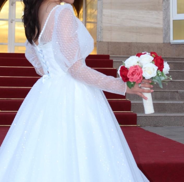 Продается свадебные платья 35000