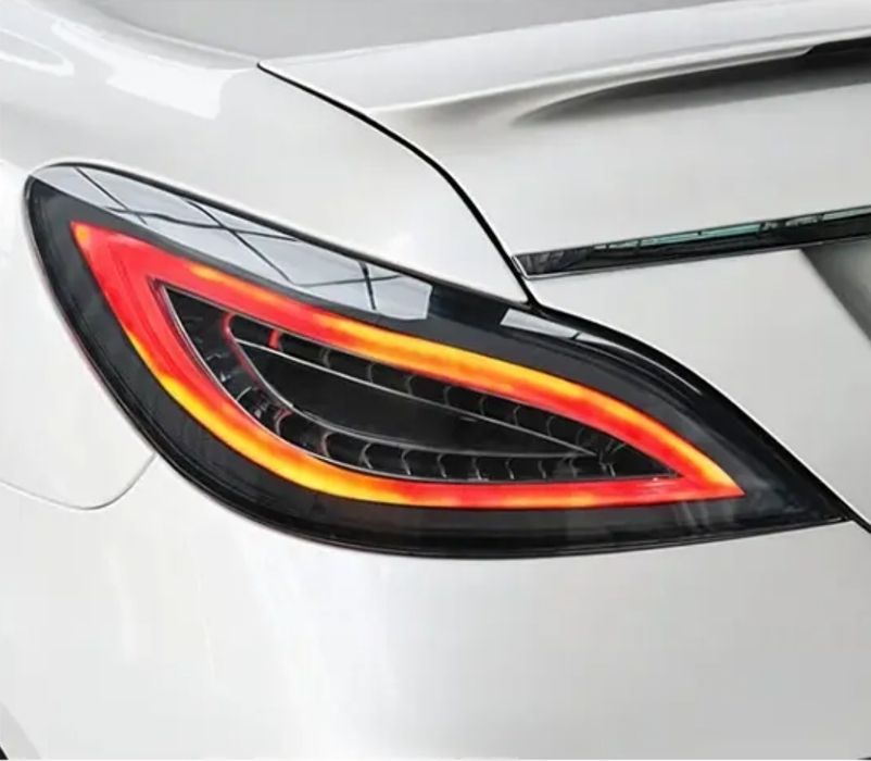 W218 C218 стопове ляв стоп десен стоп CLS Mercedes OLED опушени