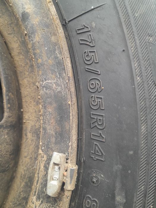 Продам покрышки с дисками