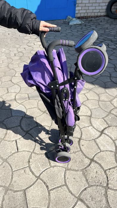 Продам прогулочную коляску