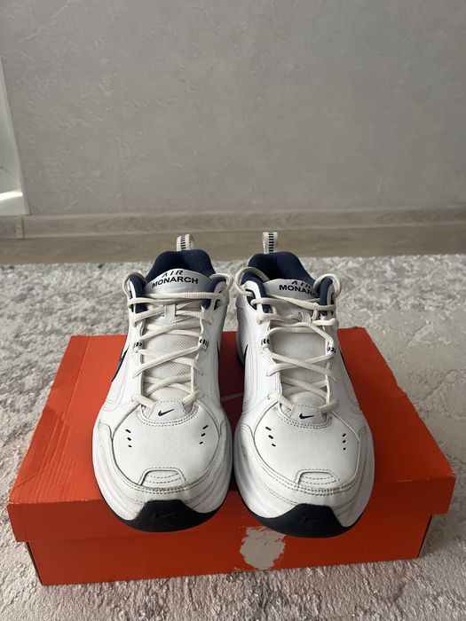 Кроссовки Nike Air Monarch