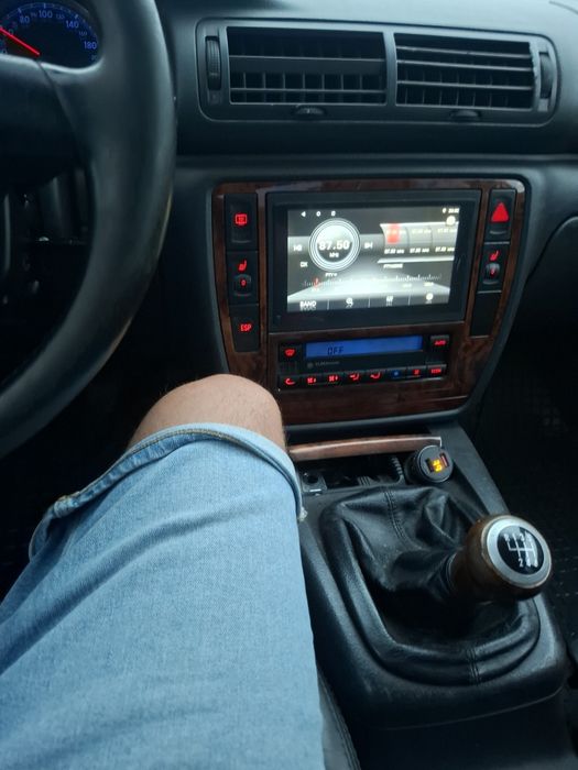 Vând Ww Passat b5.5 2005, masina este într-o stare bună de funcționare, este motorul de 1.9 tdi ,131  cp 4 ×4 6 trepte