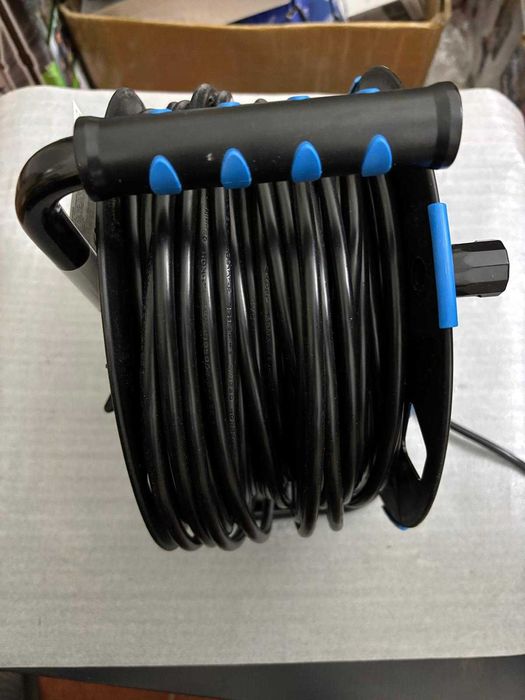 Rolă de cablu REV IP44 pentru exterior, cu 4 prize cu protecție, 50 m