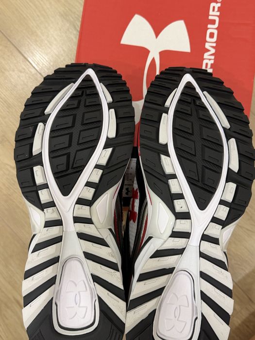 Кроссовки Under Armour HOVR