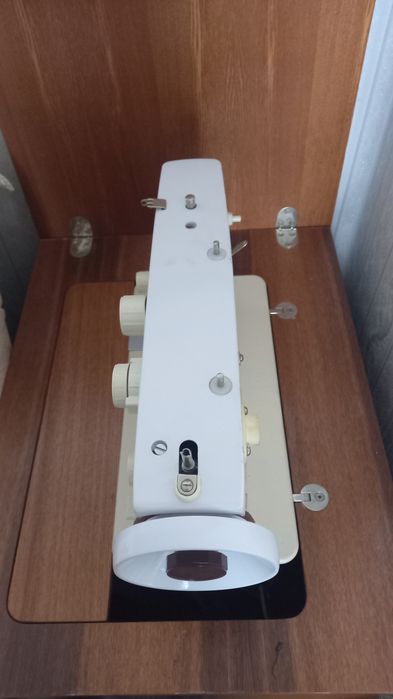 Продам швейную машинку