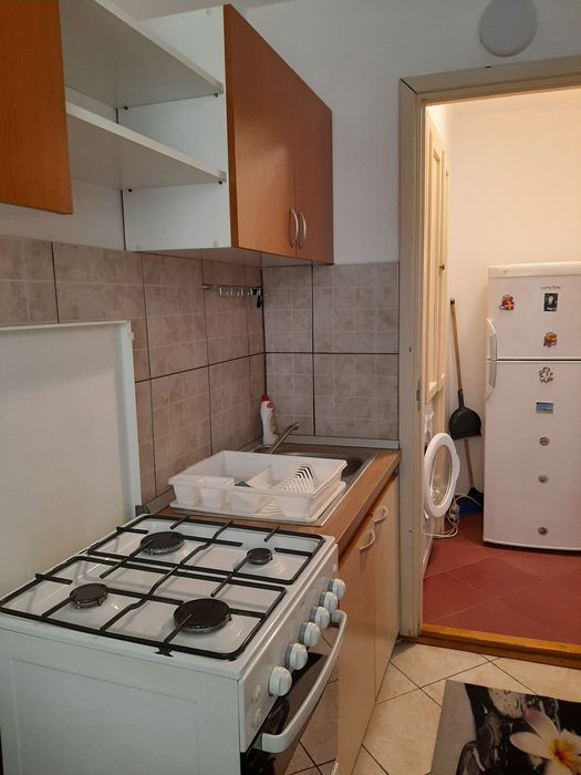 Închiriez garsonieră
