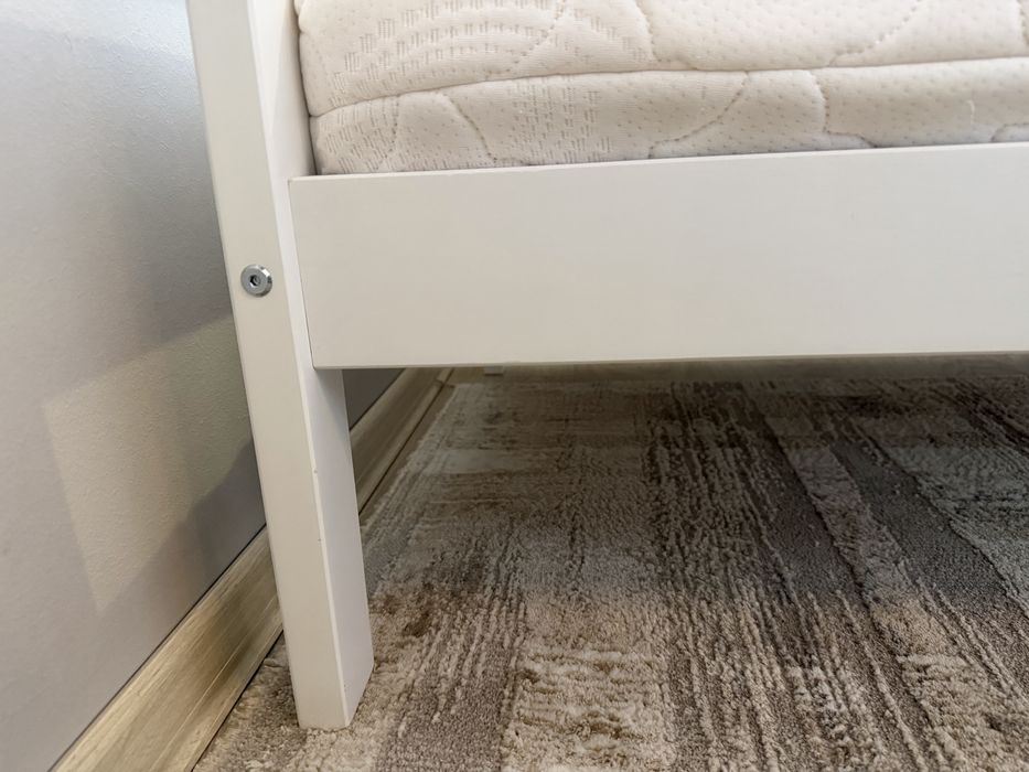 Кровать детская  деревянная