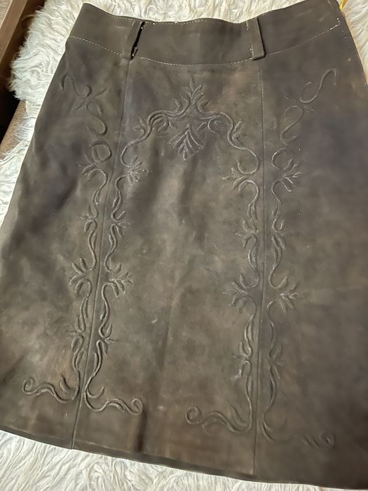 Fusta din piele cu broderie ( XS)