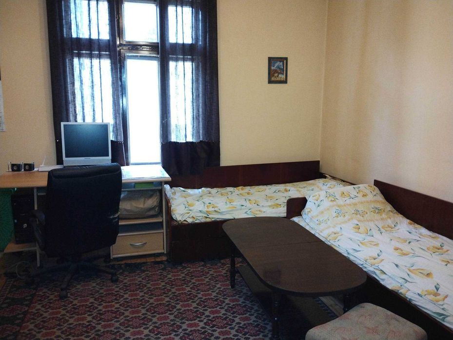 Тристаен с паркомясто в Центъра