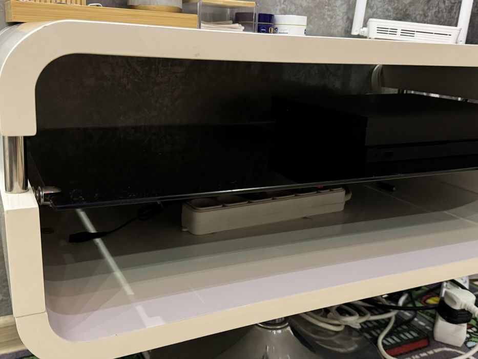 TV Шкаф от MDF. Бял