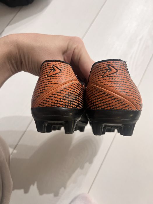 Футбольные бутсы Демикс