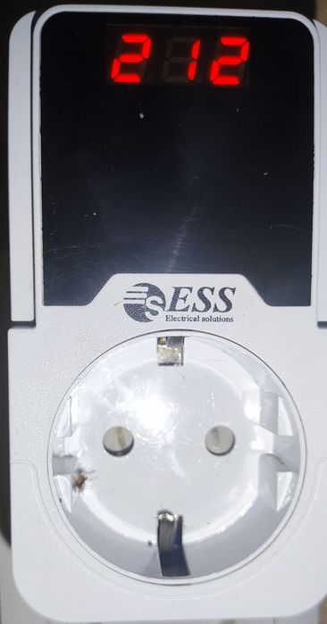 Реле напряжения цифровое с розеткой. Защита от скачков.