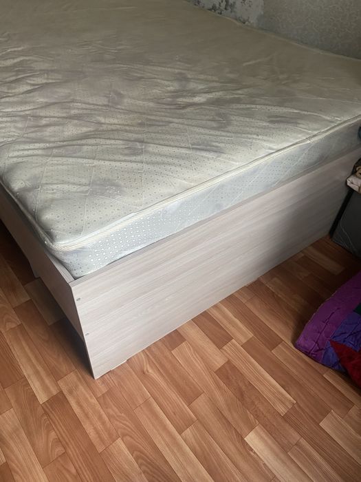 Продам кровать для спальний