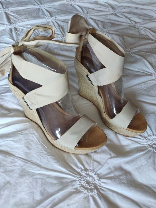 Сандали UGG , Zara, 39 размер с платформа, отлични