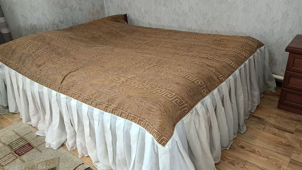 Продам Покрывало и шторы комплект