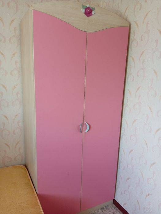 Продам детскую мебель с кроватью