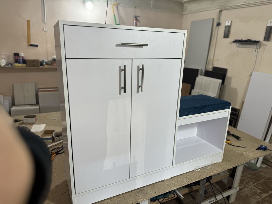 Oyoq kiyim shkaf.obuvnitsa. Prixojka