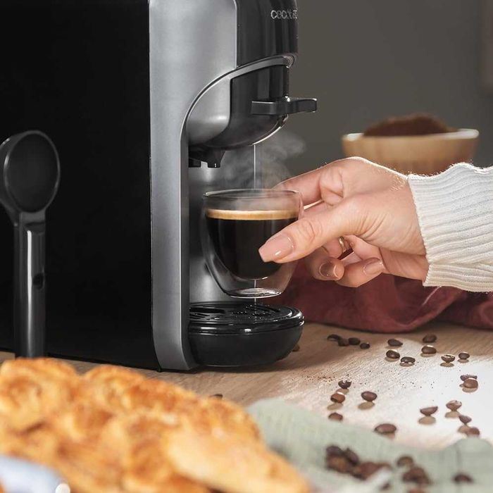 Компактна кафемашина с капсули Cecotec FreeStyle, 3 в 1 , подходяща за мляно кафе, Dolce Gusto и Nespresso
