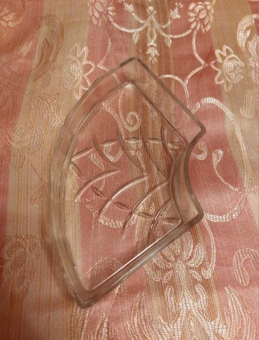 Продавам  антични ретро предмети за дома-чиний,съдове,бижутера