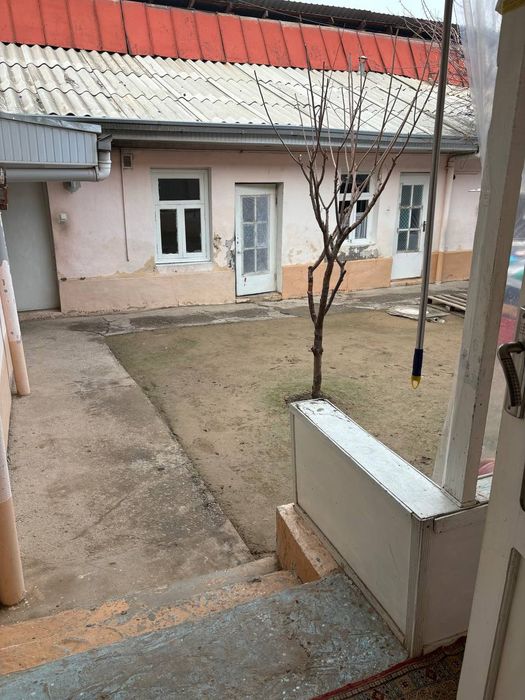 Uy srochna sotiladi qazi mahalla