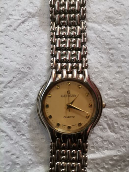 Ceasuri de mână mecanice și quartz