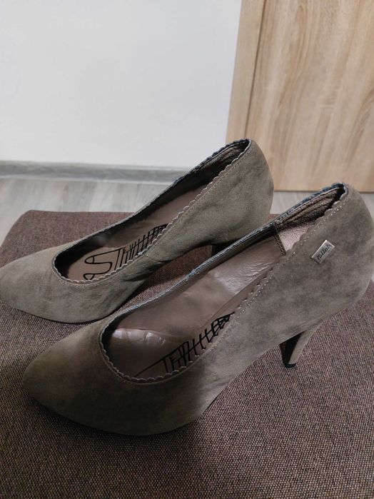 Дамски обувки  два чифта велур