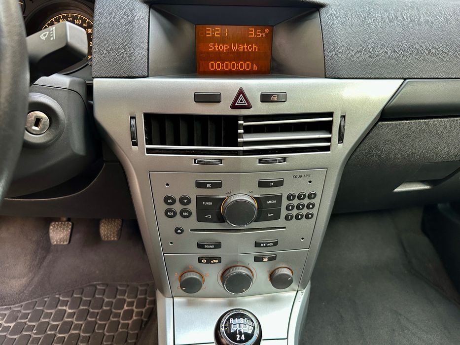 Opel Astra H 2013 1.6 benzina 116CP, bine intretinuta, in stare buna