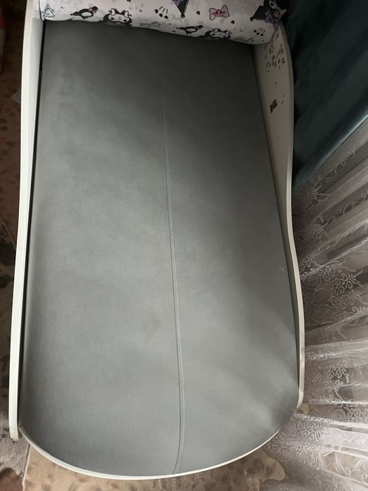 Детская кровать машина