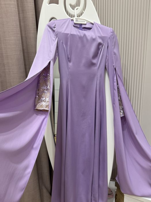 платья вечерние