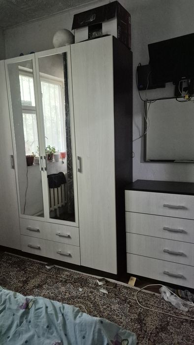 Сервант в комплекте пачти новый