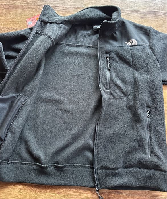 Мъжко,поларно,черно яке The North Face с ципове на джобовете