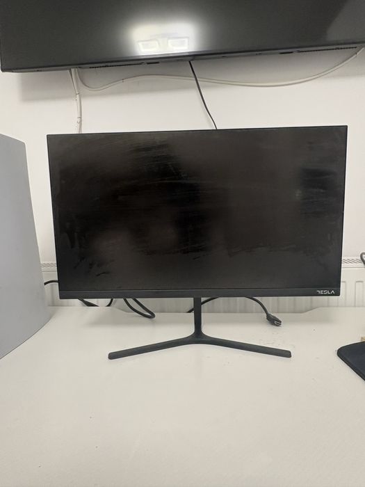 Vand Monitor Tesla 22’