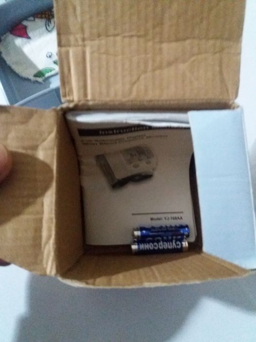 Продам электронный тонометр импортный новый