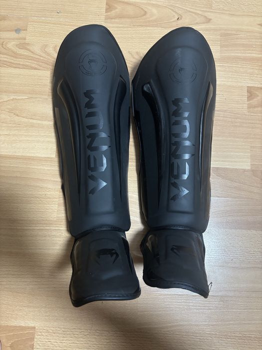 Перчатки и наколенники ММА,