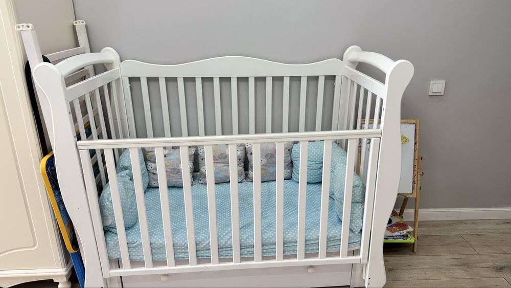 Детская кроватка